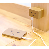 iPhoneの2台同時充電が行える「ダンボー」のUSB-ACアダプター 画像