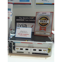 【Interop 2015 Vol.55】イクシア、標準規格策定に先駆けて400GbEテストソリューションを展示 画像