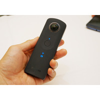 【IFA 2015】リコー、フルHD高解像度の全天球動画＆写真が撮れるカメラ「RICOH THETA S」を発表 画像