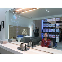 【IFA 2015】パナソニック、近未来の鏡台をデモ展示 画像