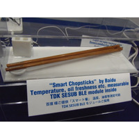 【CEATEC 2015】通信モジュールを箸に組み込み!? 「Smart Chopsticks」で健康管理 画像