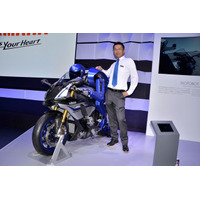 【東京モーターショー2015】ロボットがバイクを自動運転……ヤマハ 画像