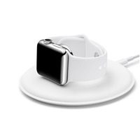 ヘッド部を立たせて“目覚まし時計”になる「Apple Watch」純正充電ドック 画像