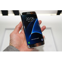 この心地よさはクセになる！サムスン「Galaxy S7 edge」のエッジ操作に触れてきた【MWC 2016 Vol.23】 画像