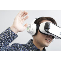 電気信号で耳の神経を刺激するVRヘッドホン「Entrim 4D」 画像