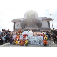 ドラえもんが青森・木造駅の一日駅長に！ 画像