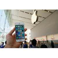 「iPhone SEは懐かしいサイズ感」……アップルストア発売初日レポート 画像