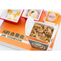 JAL国際線メニューに吉野家の牛丼 画像