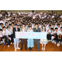 広瀬すず、鎌倉高校をサプライズ訪問！高校生が大興奮「転校してきて！」 画像