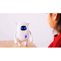 英語の先生はロボット！ 会話を通してお互いが成長するAI 画像