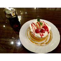 抜群のおいしさ！星乃珈琲店「苺とふんわりクリームのスフレパンケーキ」を食べてきた 画像