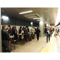 京阪電車の車内やホームが居酒屋に！人気イベントが再び期間限定で登場 画像