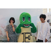 浜辺美波＆北村匠海、映画『キミスイ』原作表紙のモデル地を聖地巡礼！ 画像