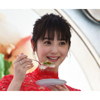 佐々木希、結婚を祝福され照れ笑い！家庭料理では「彩も勉強中」 画像