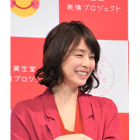 石田ゆり子、愛犬との動物愛あふれる2ショットが癒されると話題！ 画像