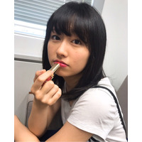 ももクロ玉井詩織、佐々木彩夏の「彼女とデートなう」ショットを公開！ 画像