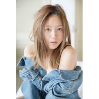 伊藤千晃、写真集から1カットを公開！記念写真展も開催 画像