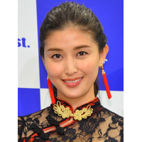 橋本マナミ、インスタで股間タッチショットを公開!? 画像