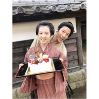 桜庭ななみ、NHK大河『西郷どん』現場で誕生日！主演の鈴木亮平と2ショット 画像