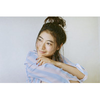 瀧本美織の飾らない魅力が詰まったカレンダー発売！メイキング映像も 画像