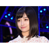 橋本環奈、地元福岡で婦人警察に！「捕まえて下さい」の声 画像