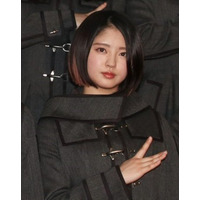 欅坂46・鈴本美愉、NHK紅白でパフォーマンス後に倒れる 画像