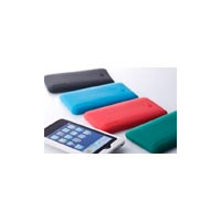 5色カラバリの第2世代iPod touch用のシリコンケース——実売1,480円 画像
