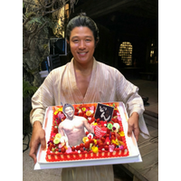 鈴木亮平、35歳の誕生日をブログで報告 画像