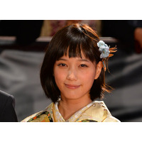 本田翼、欅坂46「サイマジョ」衣装で「新メンバー本田翼です！」 画像