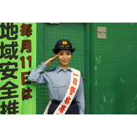 城南海、故郷・奄美大島で一日警察署長に任命！制服姿で奄美の島唄を歌唱 画像