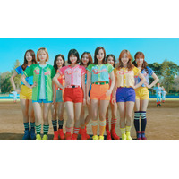 TWICE、ユニフォーム姿で打って・投げて・踊る！新CMがオンエア 画像