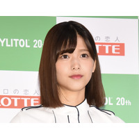 欅坂46・渡邉理佐の縁側浴衣ショットにファン「可愛すぎ」「和装素敵です」 画像