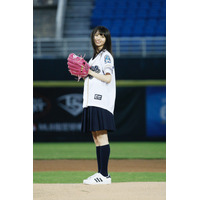 乃木坂46・齋藤飛鳥、台湾で初の始球式！野茂英雄のトルネード投法を披露 画像