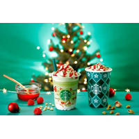 スタバ、クリスマスツリーモチーフのピスタチオを使ったフラペチーノを明日発売 画像