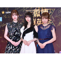 乃木坂46齋藤飛鳥＆松村沙友理＆秋元真夏、エレガントなドレス姿でレッドカーペットに登場 画像