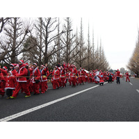 神宮外苑に2500人のサンタ！大黒摩季も応援に 画像