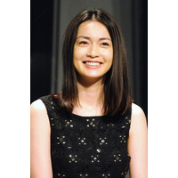 「興奮して寝れん」長谷川京子、杉野遥亮との濃厚ベッドシーンが話題 画像