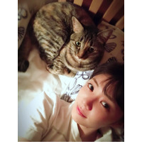 倉科カナ、愛猫とベッドの取り合い！2ショットに「可愛い」の声 画像