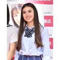 長見玲亜、1st写真集で大胆ビキニ姿を披露も「恥ずかしいとかはあまりなかったです」 画像