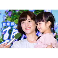 上野樹里、月9で共演の自由な子役を絶賛＆抱っこ「いいですね、このフィット感」 画像