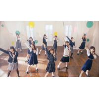 “メガネダンス”と“傘ダンス”に注目！乃木坂46、新MV公開 画像