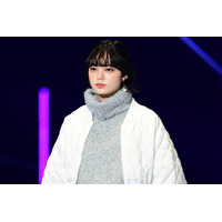 【TGC 2019】欅坂46平手友梨奈、TGCにサプライズ登場＆微笑みも 画像