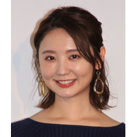 おのののか、胸元が開いた大胆衣装で撮影！オフショット動画公開 画像