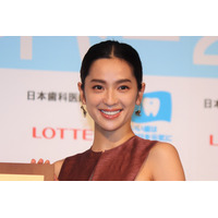 中村アン、ベストスマイル賞授賞で喜び「ひそかに思っていた」 画像