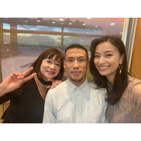 高橋ユウ、家族写真公開でファンから「お母さん可愛い」 画像