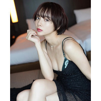 岡田紗佳、大胆カット満載の写真集が明日発売！SNSにアザーカット公開中 画像