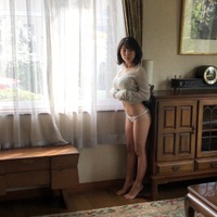 寺本莉緒が凸凹ボディ見せつける！色気全開のグラビアオフショット動画アップ！ 画像