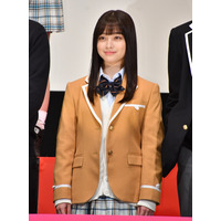 橋本環奈がミニスカの制服姿で登壇「懐かしく感じます」 画像