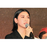 三吉彩花、プロレスラーの顔面に見事なハイキック！「うずうずしちゃった」 画像