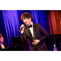 山崎育三郎、初の生配信ライブで「絶対明るい未来が待ってるから」と涙 画像